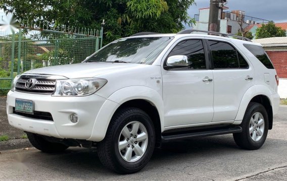 Selling Pearl White Toyota Fortuner 2010 in Las Piñas-1
