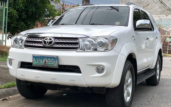 Selling Pearl White Toyota Fortuner 2010 in Las Piñas