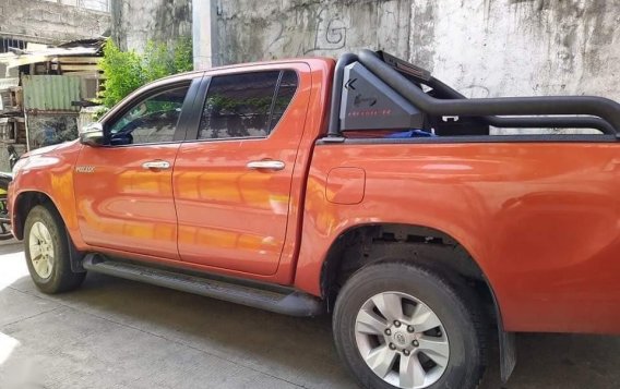 Selling Orange Toyota Hilux 2017 in Caloocan-1