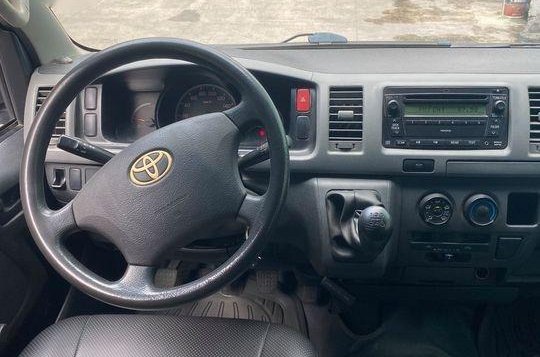 Selling Silver Toyota Hiace 2011 in Makati-5