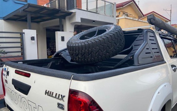 Sell White 2016 Toyota Hilux in Caloocan-4