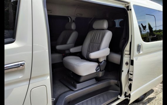 White Toyota Hiace 2015 Van for sale-6