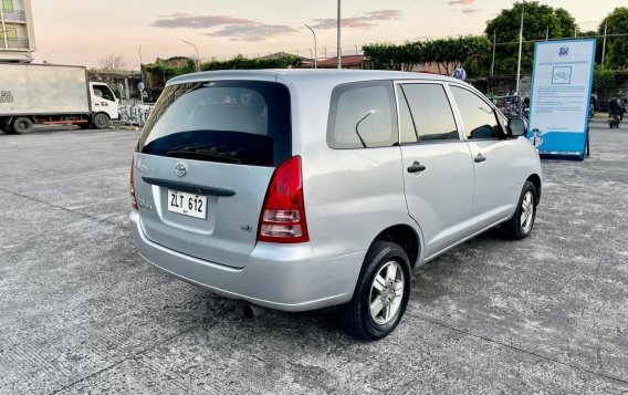 Silver Toyota Innova 2007 for sale in Las Piñas-2