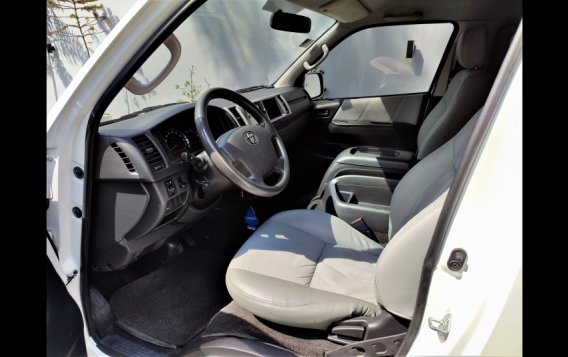 White Toyota Hiace 2015 Van for sale-10