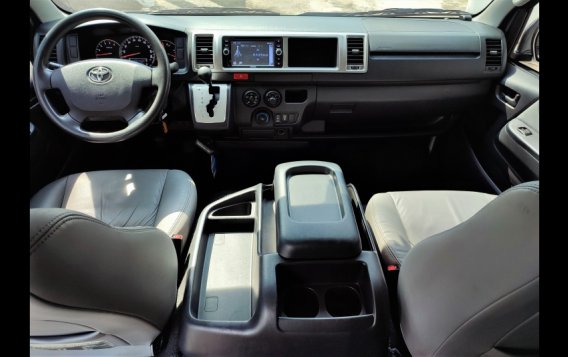 White Toyota Hiace 2015 Van for sale-11