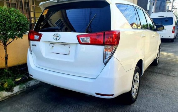 Sell White 2018 Toyota Innova in Santa Rosa-4