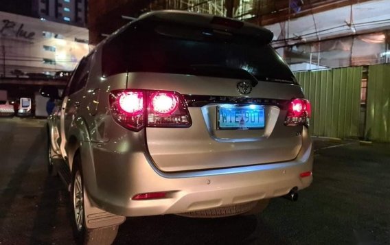 Silver Toyota Fortuner 2013 for sale in Quezon City-2