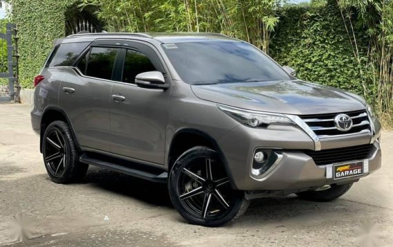 Brightsilver Toyota Fortuner 2018 for sale in Quezon-2