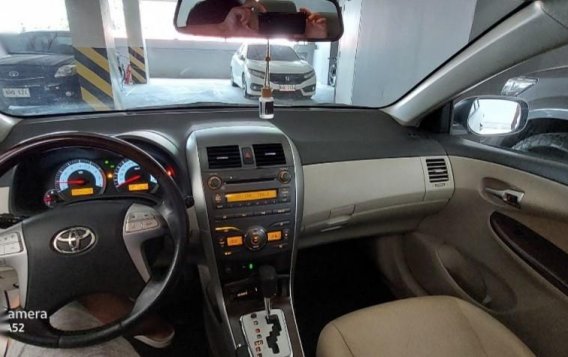 Selling Brightsilver Toyota Corolla Altis 2011 in Quezon-6