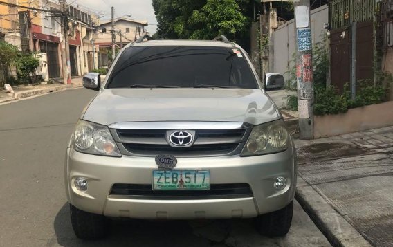Selling Pearl White Toyota Fortuner 2006 in Taguig