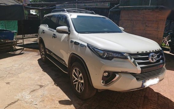 Selling White Toyota Fortuner 2018 in Valencia-3