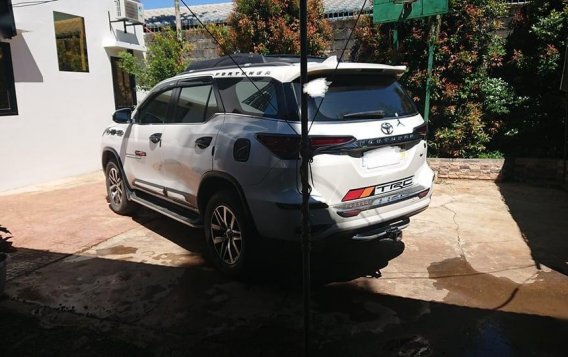 Selling White Toyota Fortuner 2018 in Valencia-1