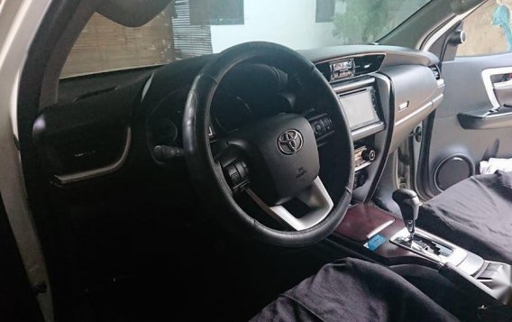 Selling White Toyota Fortuner 2018 in Valencia-6