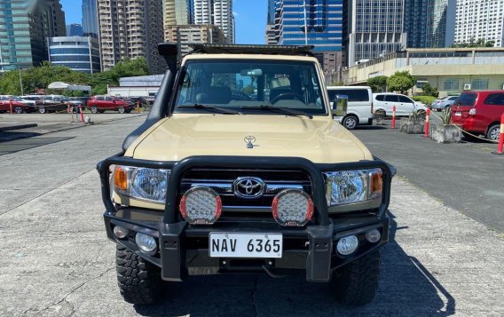Yellow Toyota Land Cruiser 2017 for sale in Pasig-2