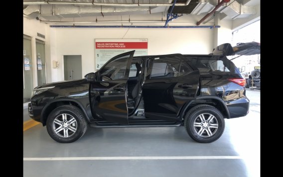Selling Black Toyota Fortuner 2021 SUV at 8771 -1