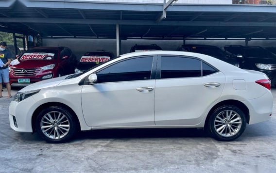 Sell White 2015 Toyota Corolla Altis in Las Piñas-4