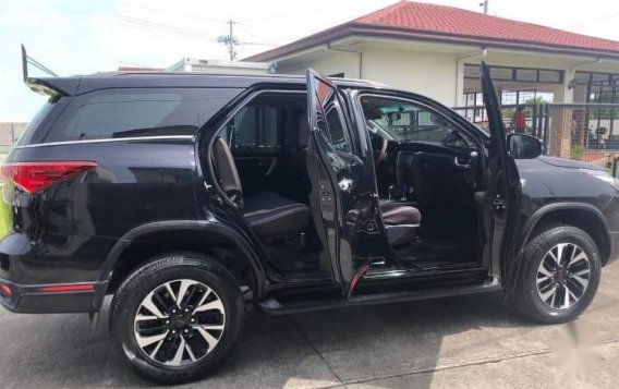 Black Toyota Fortuner 2018 for sale in Manila-8