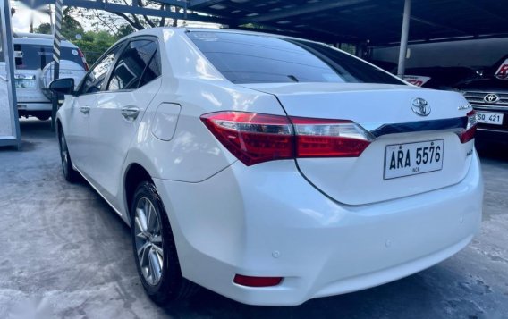 Sell White 2015 Toyota Corolla Altis in Las Piñas-3