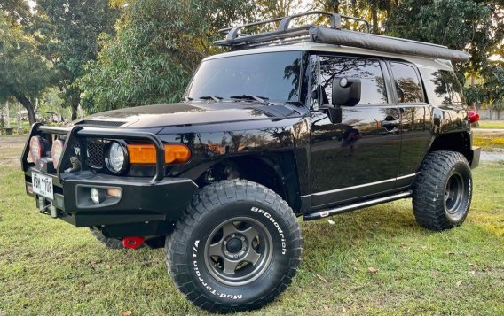 Selling Black Toyota Fj Cruiser 2015 in Angeles