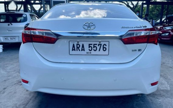 Sell White 2015 Toyota Corolla Altis in Las Piñas-2