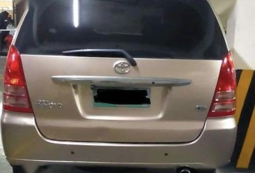 Selling Silver Toyota Innova 2005 in Manila-4