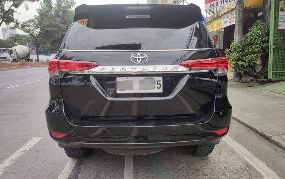 Selling Black Toyota Fortuner 2016 