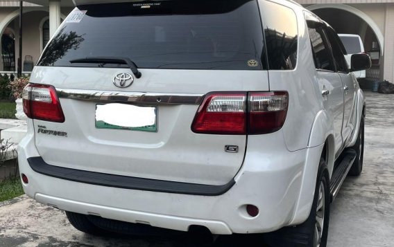 Pearl White Toyota Fortuner 2010 for sale in Manual-4