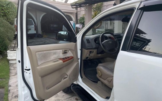 Pearl White Toyota Fortuner 2010 for sale in Manual-8