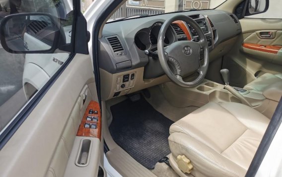 Pearl White Toyota Fortuner 2010 for sale in Automatic-6