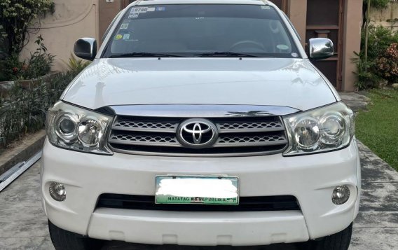 Pearl White Toyota Fortuner 2010 for sale in Manual-1
