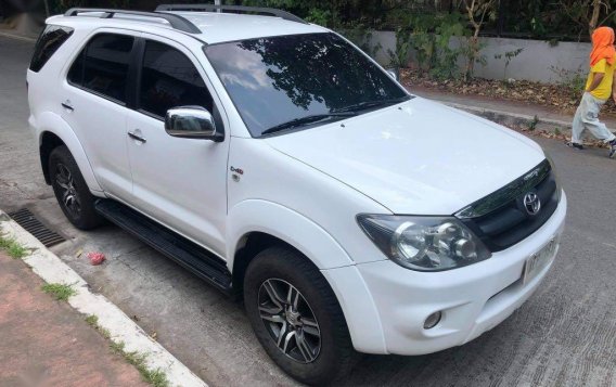 White Toyota Fortuner 2006 for sale 