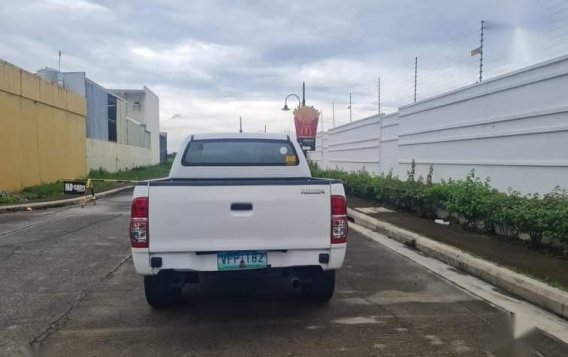 Selling White Toyota Hilux 2013 in Muntinlupa-8