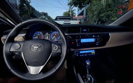 Brightsilver Toyota Corolla Altis 2016 for sale in Parañaque-5