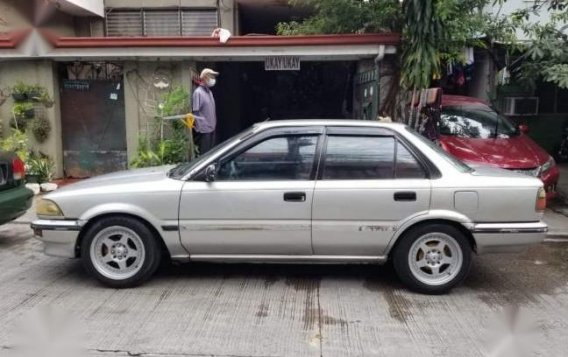 Selling Pearl White Toyota Corolla 1990 in Quezon-4