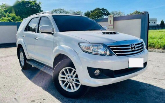 Pearl White Toyota Fortuner 2013 for sale in Malvar-2