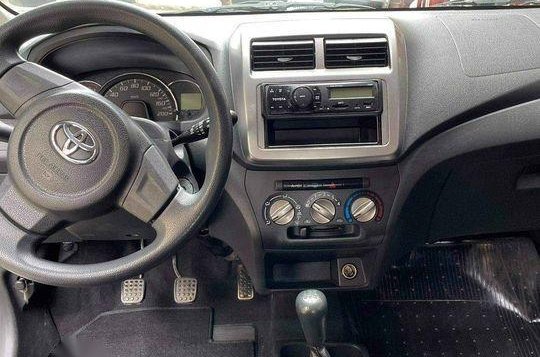 Selling Black Toyota Wigo 2017 in Las Piñas-2