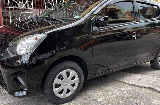 Selling Black Toyota Wigo 2017 in Las Piñas-6