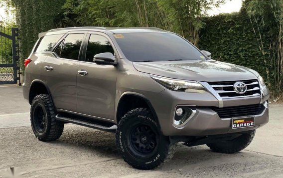 Selling Silver Toyota Fortuner 2018 in Quezon-2