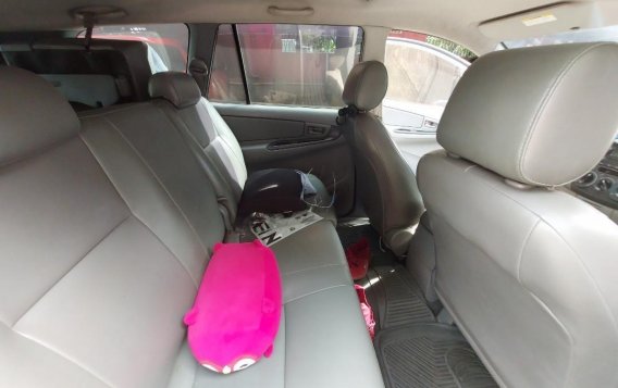 Selling Silver Toyota Innova 2010 in Taguig-7
