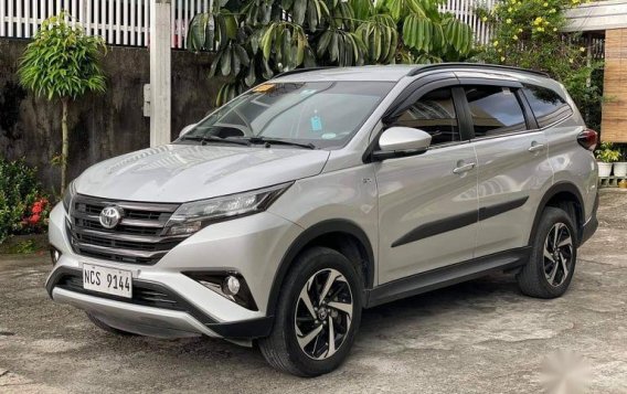Selling Brightsilver Toyota Rush 2018 in Manila-3