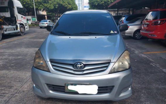 Selling Silver Toyota Innova 2010 in Taguig-1