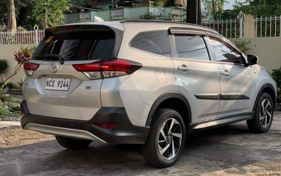 Selling Brightsilver Toyota Rush 2018 in Manila-2
