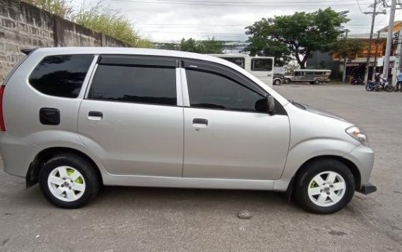 Selling Brightsilver Toyota Avanza 2009 in Bulacan-7