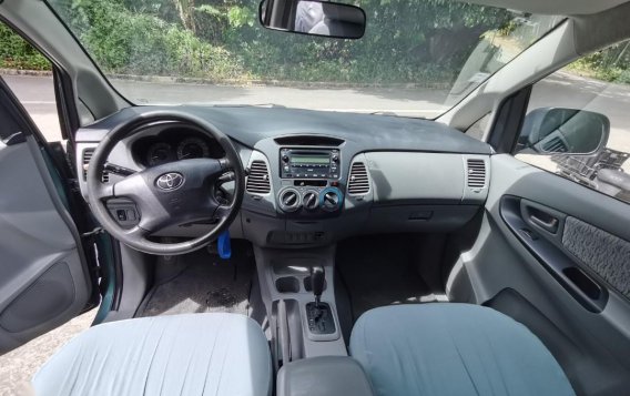 Green Toyota Innova 2012 for sale in Automatic-8