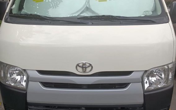 Pearl White Toyota Hiace 2017 for sale in Manual