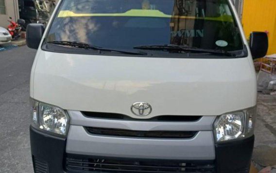 Pearl White Toyota Hiace 2020 for sale in Manila-4