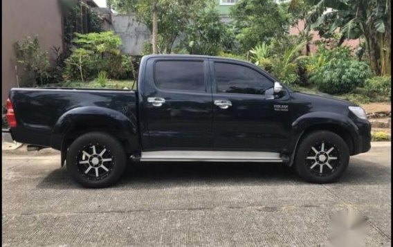 Selling Black Toyota Hilux 2012 in Silang-1