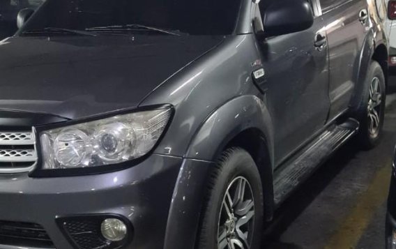 Silver Toyota Fortuner 2010 for sale in Parañaque-1