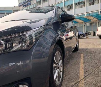 Selling Grey Toyota Corolla Altis 2016 in Las Piñas-1