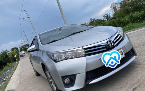 Selling Brightsilver Toyota Corolla Altis 2015 in Cainta-6